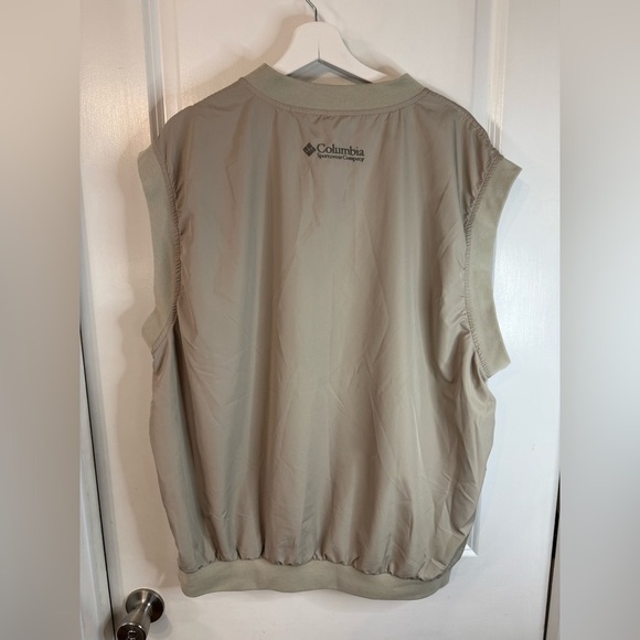 Columbia Men’s Beige Sleeveless Pull-Over Vest - Size XL (Small Flaw) - Picture 4 of 8